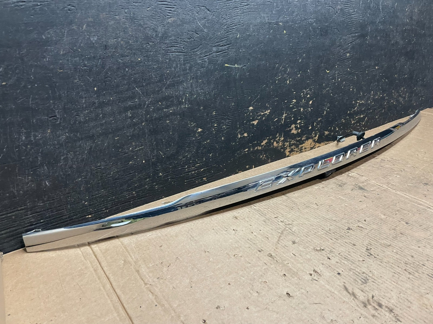 2011 to 2014 Ford Explorer Rear Tailgate Gate Trim Molding With Camera z6073 DG2