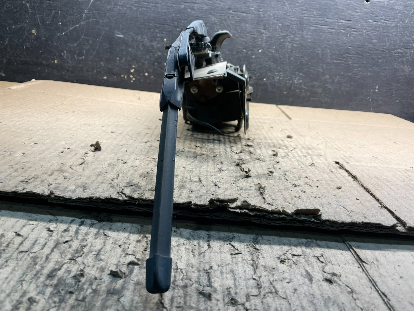 2003 to 2008 Ford Expedition Navigator Rear Windshield Wiper Motor V9200 DG2