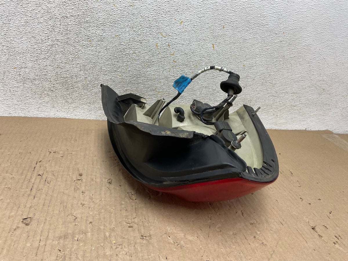 2003 to 2011 Lincoln Town Car Right Passenger Rh Tail Light AG1253 LK6