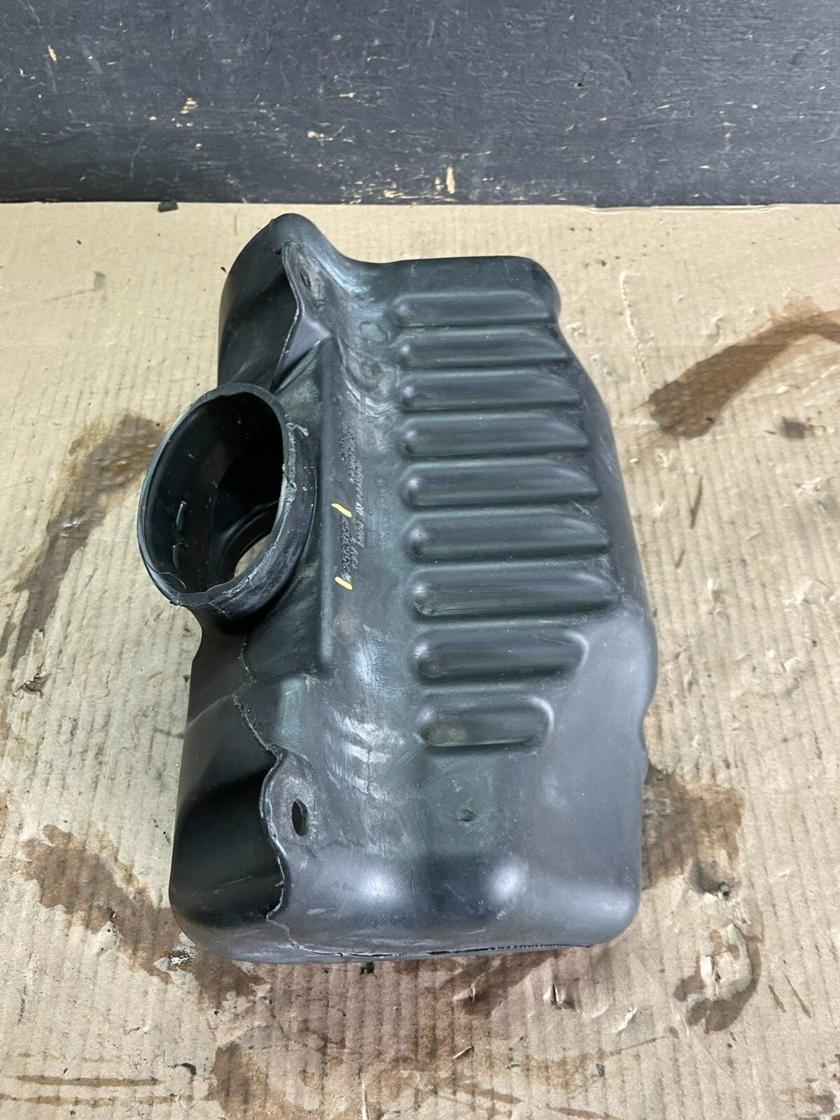 1998 to 2002 Chevrolet Camaro Air Cleaner Intake Cover Panel M8973 DG6