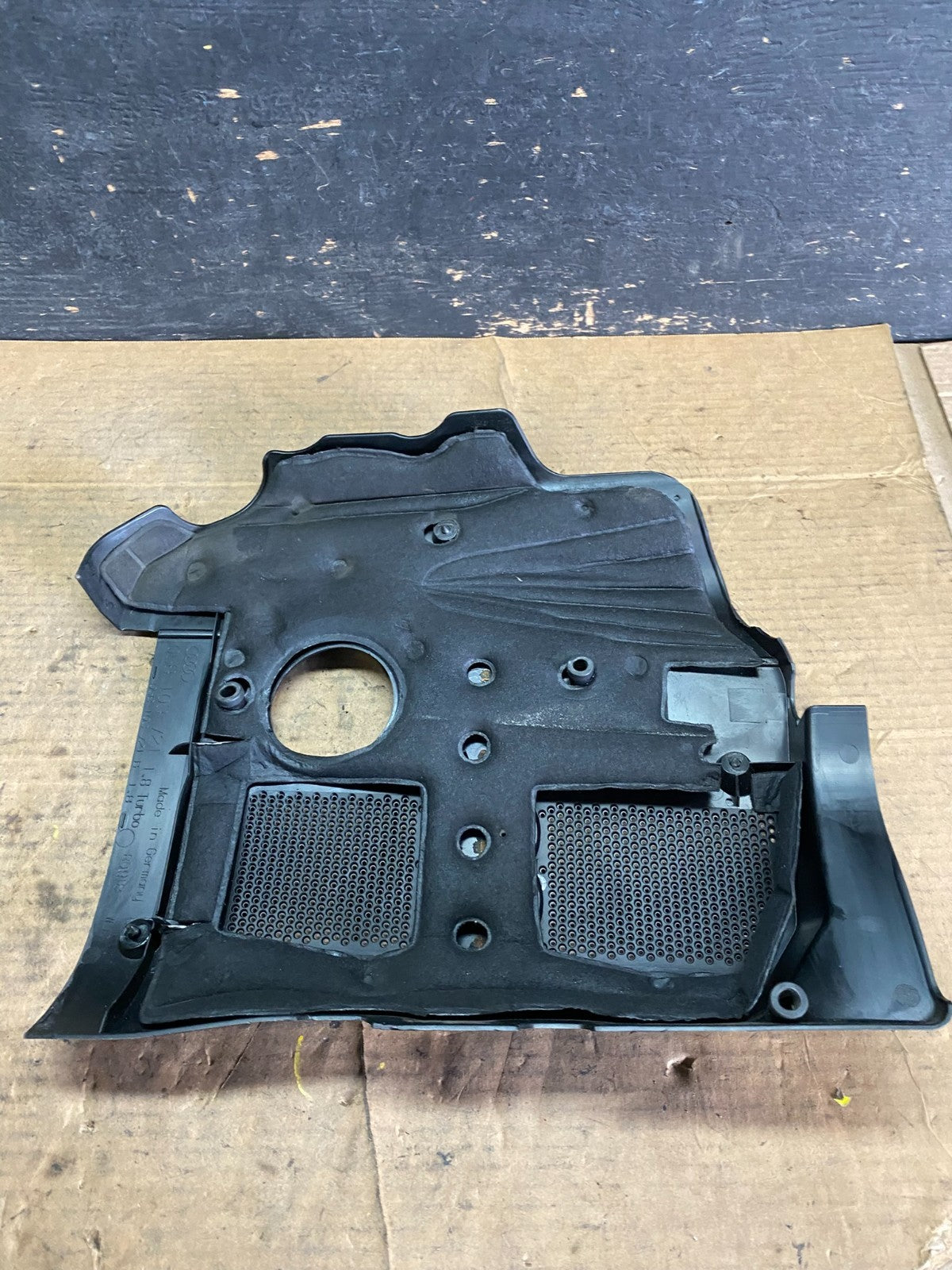 2005 to 2008 Audi  A4 1.8L T Engine Cover  Garnish Oem Q9812 DG7