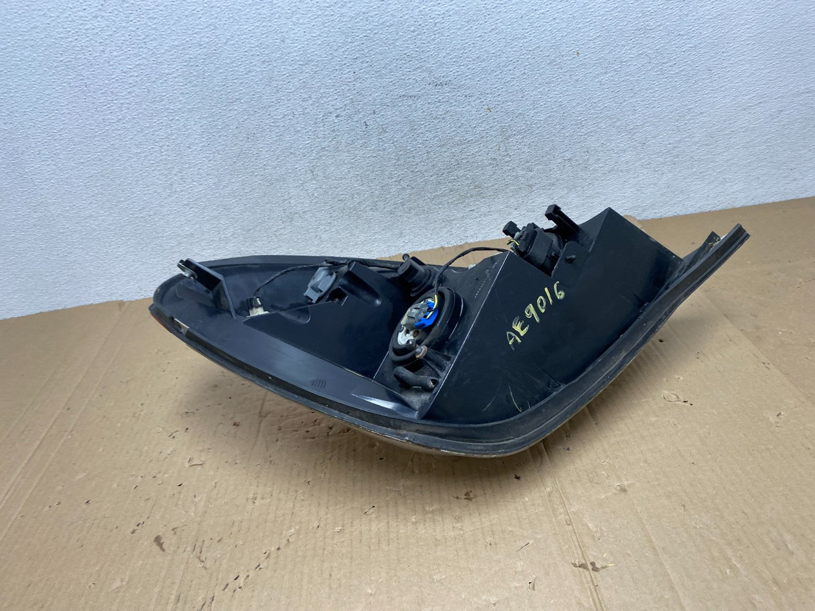 2002 to 2003 Buick Rendezvous Left Driver LH Side Headlight AE9016 DG8