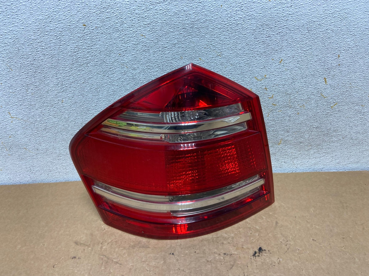 2007 to 2009 Mercedes GL-Class GL450 Left Driver LH Tail Light AI3558 LK0