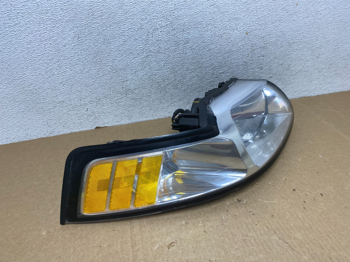 1999 to 2004 Ford Mustang Right Passenger RH Side Headlight AF9950 DW2