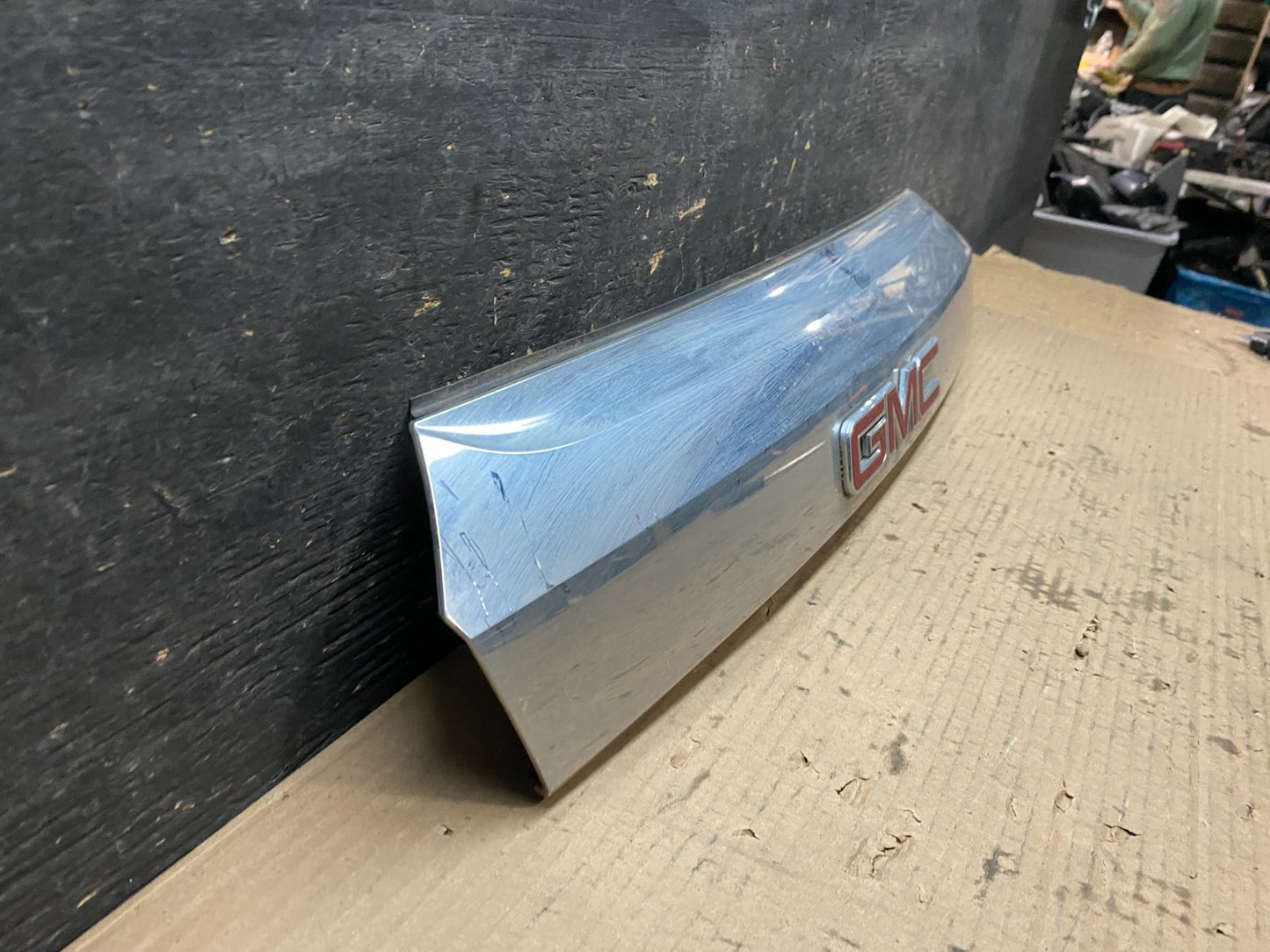 2011-2015 GMC Terrain Tailgate Liftgate Chrome Finish Molding Camera V2554 DG2