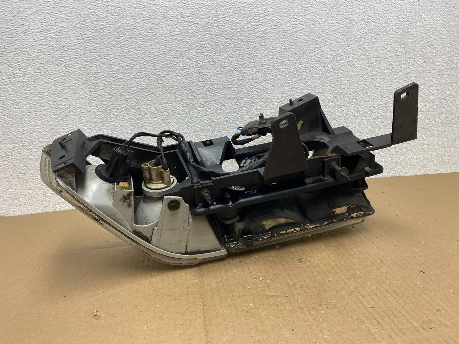 1992 to 2002 Cadillac Eldorado Right Passenger Headlight With Harness AB8117 DG4