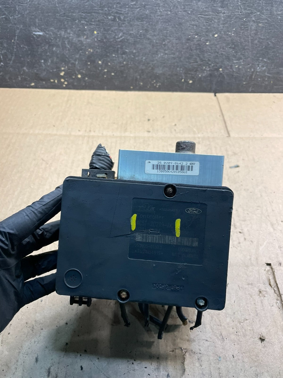 2003 2004 Ford Explorer  ABS Anti Lock Brake Pump Module Oem V9082 DG5