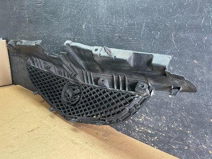 2002 2003 Mazda MPV Front Upper Grille Grill Z8239 DG6