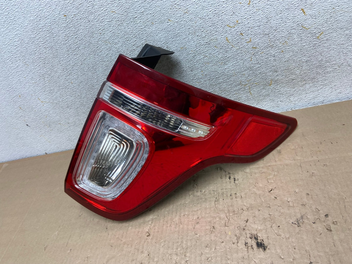2011 2012 2013 2014 2015 Ford Explorer Right Passenger RH Tail light AI2438 LK1