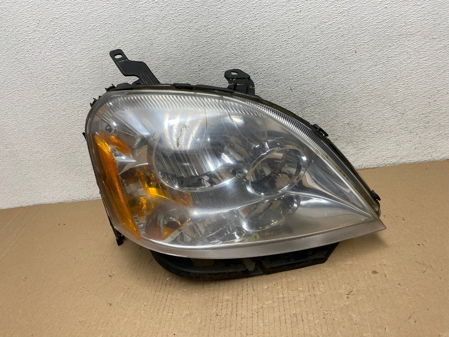 2005 to 2007 Ford Five Hundred Halogen Right Passenger Side Headlight AF3113 LK0