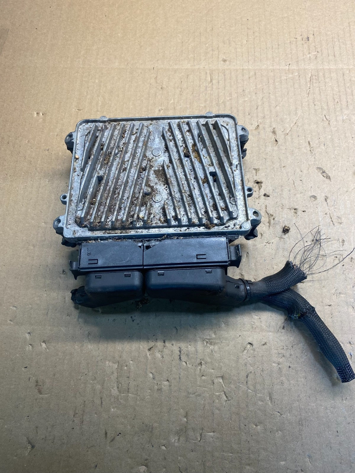 2006 to 2009 Mercedes R350 ML350 Engine Computer Module ECM ECU AC2610 DG1