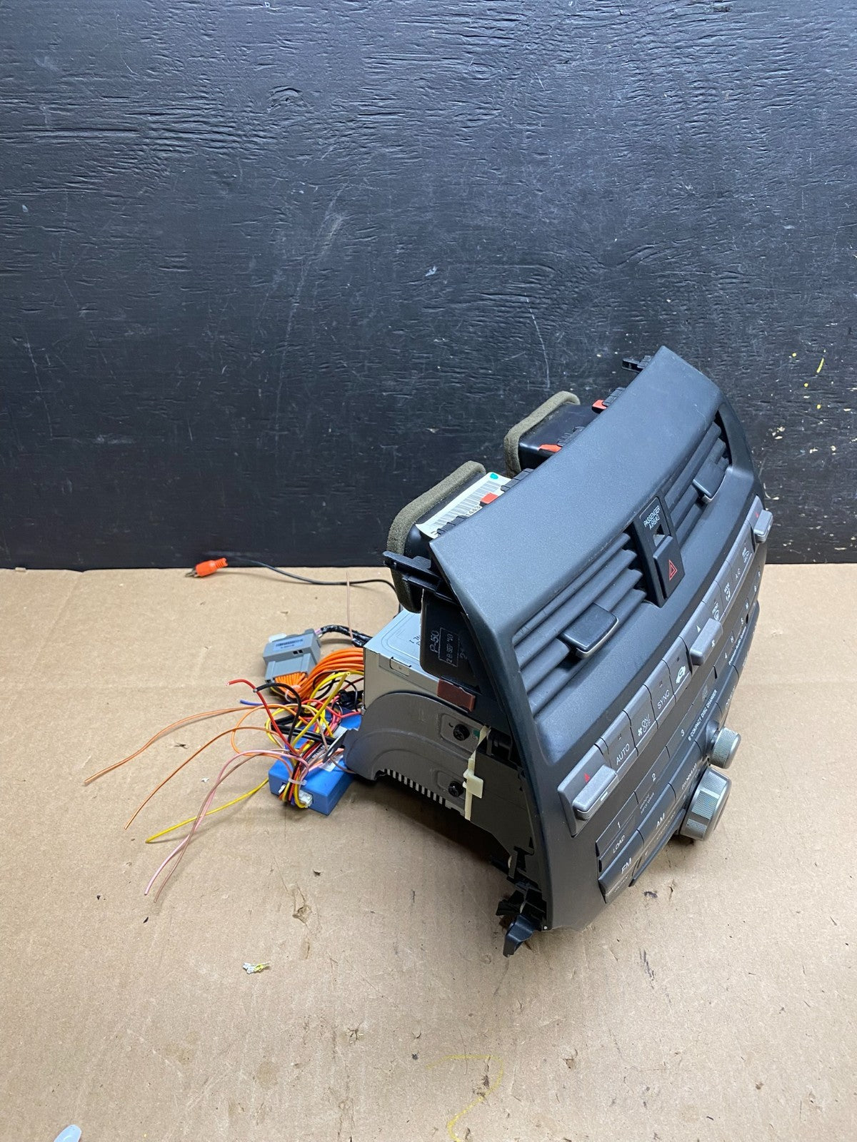 2008 to 2012 Honda Accord Front Radio Control AM./FM CD Climate Control T4499 DG1