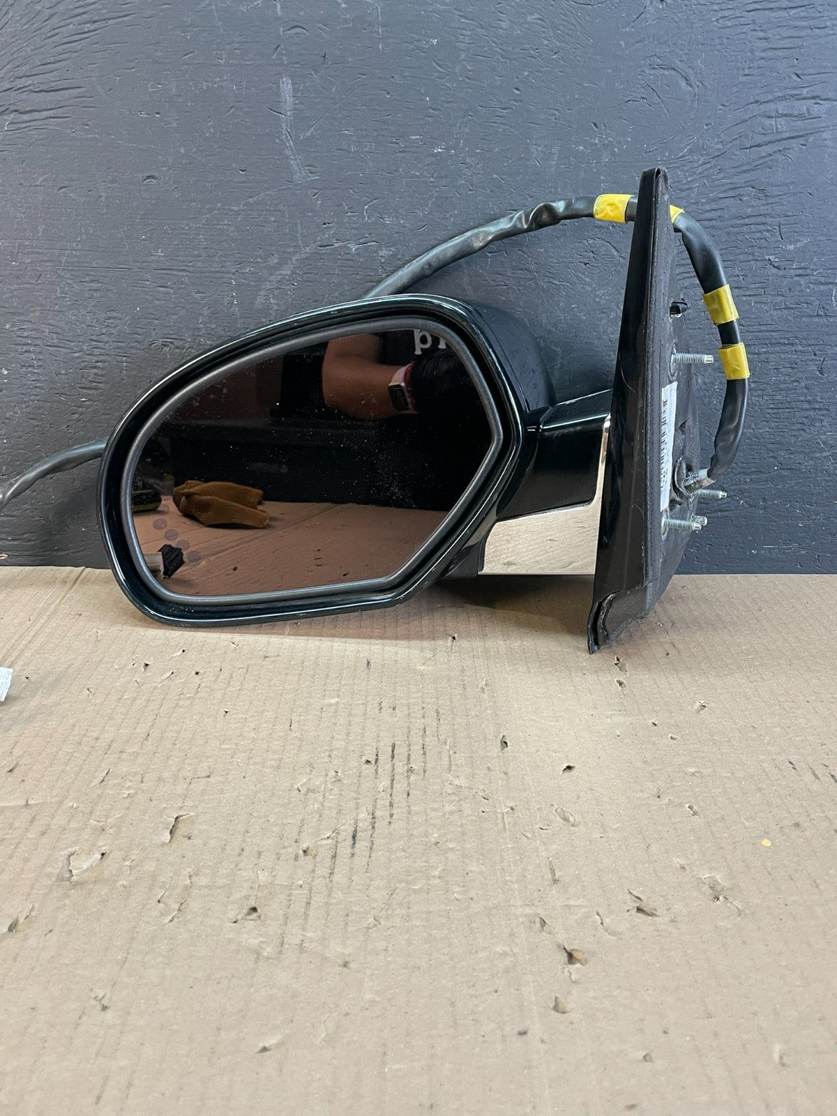 2007 - 2014 Cadillac Escalade Left Driver Door Mirror Turn Signal AD8675 DW8