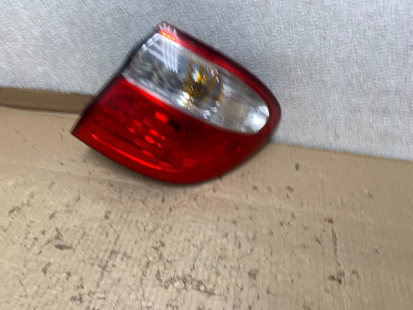 2000 - 2001 Infiniti i30  Right Passenger Rh Side Tail Light Oem U6517 DW1