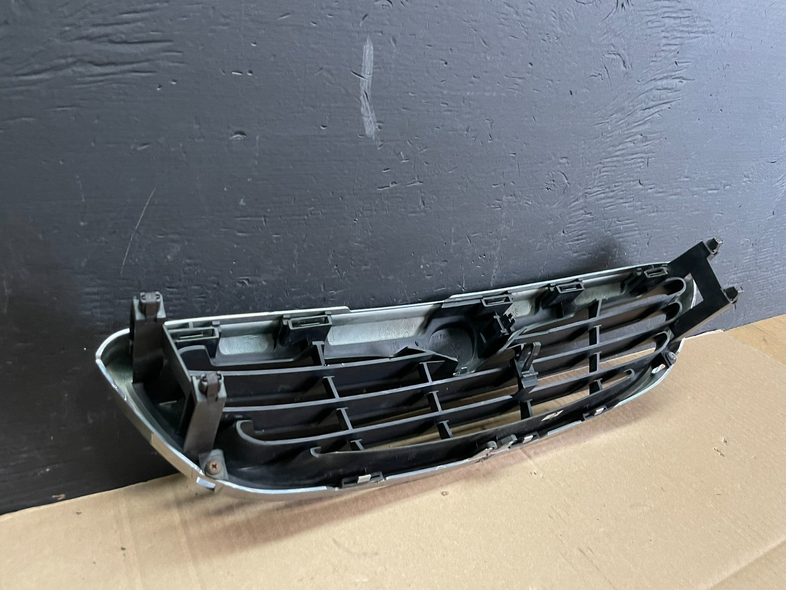 1999 Mazda 626 Front Upper Grill Grille Oem AB7601 DG5