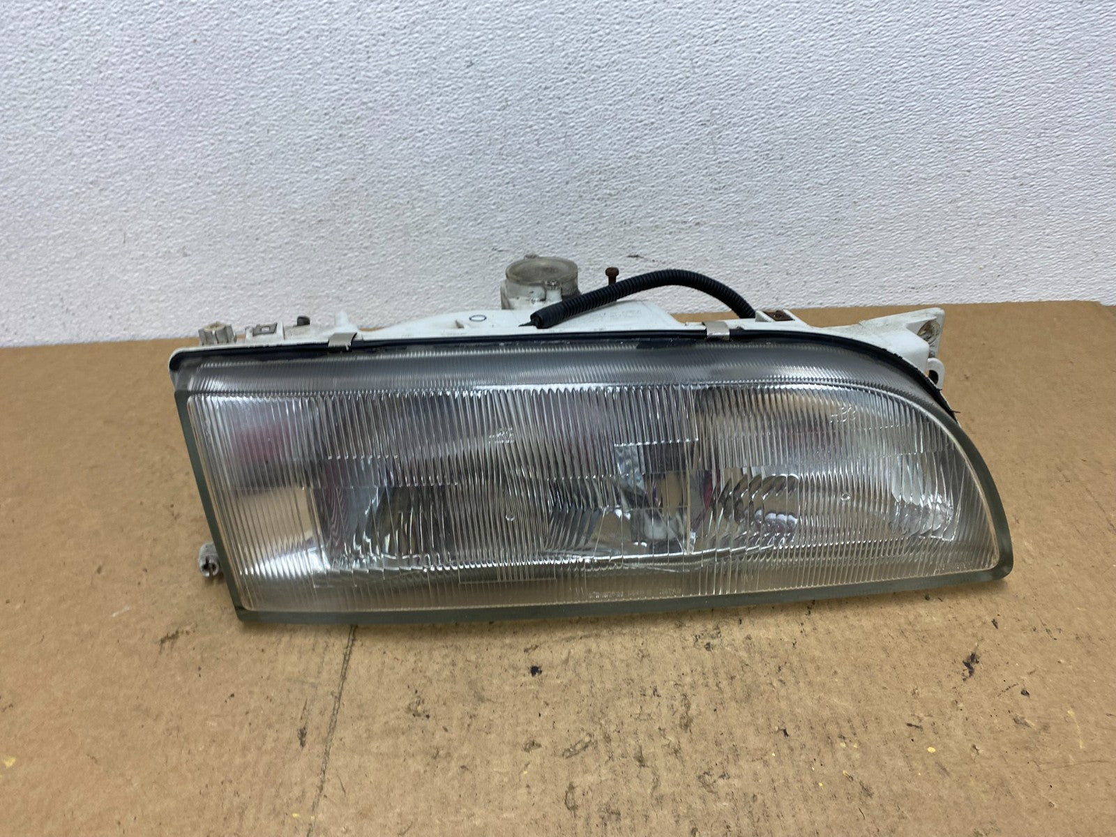 1994-1996 Infiniti Q45 Right Passenger Side Front Halogen Headlight OE AC3551 DG0