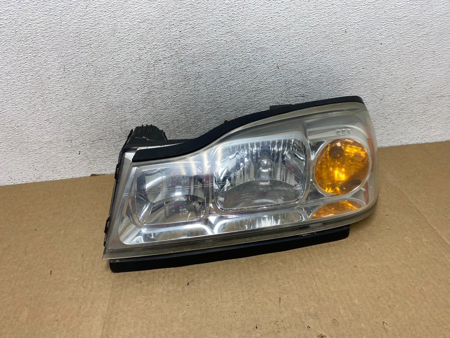 2006 to 2007 Saturn Vue Headlight Left Driver LH Side Halogen AF9535 DW0