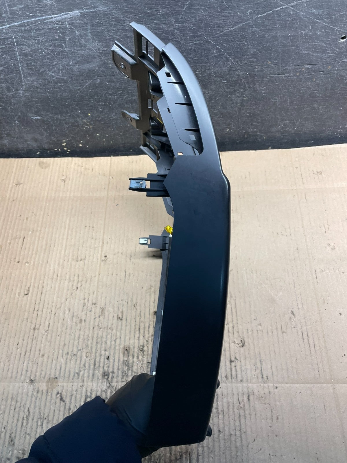 2008 - 2012 Land Rover LR2 OEM Center Radio Climate Dash Air Vent Bezel X8667 DG4