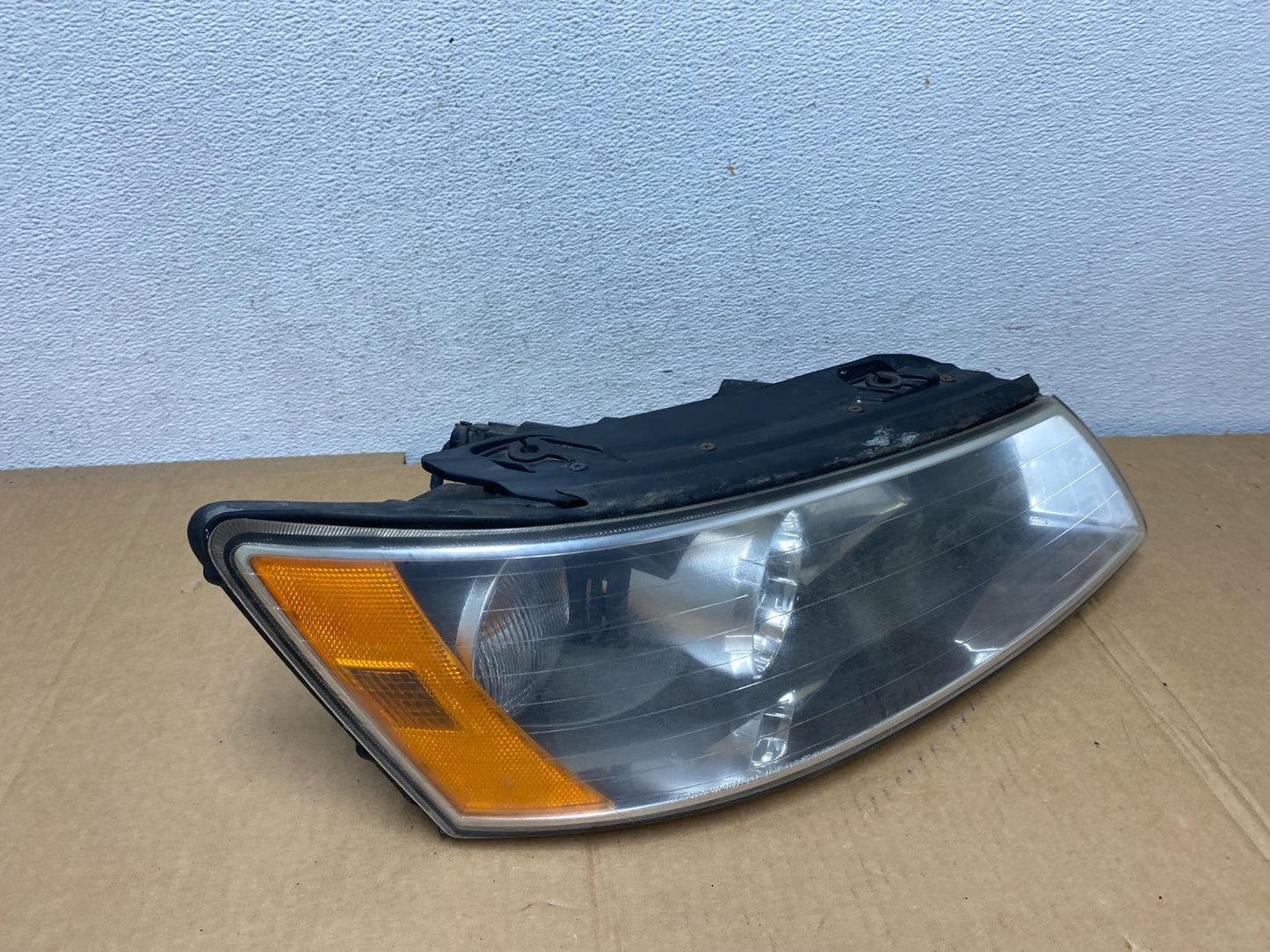 2006-2008 Hyundai Sonata Right Passenger Rh Side Headlight Halogen AD0719 DW2