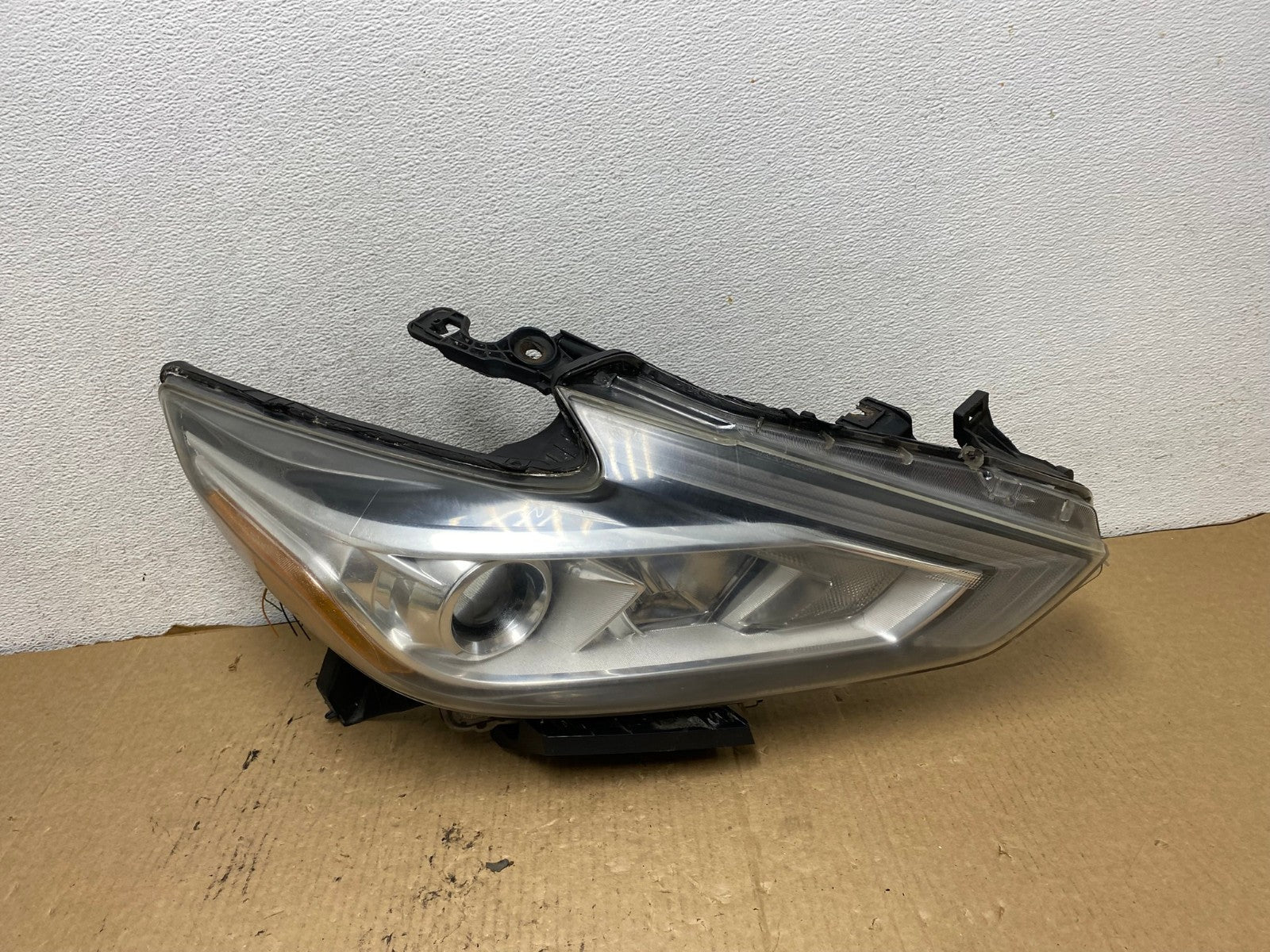 2016 - 2018 Nissan Altima Right Passenger RH Halogen Headlight AG2120 LK0