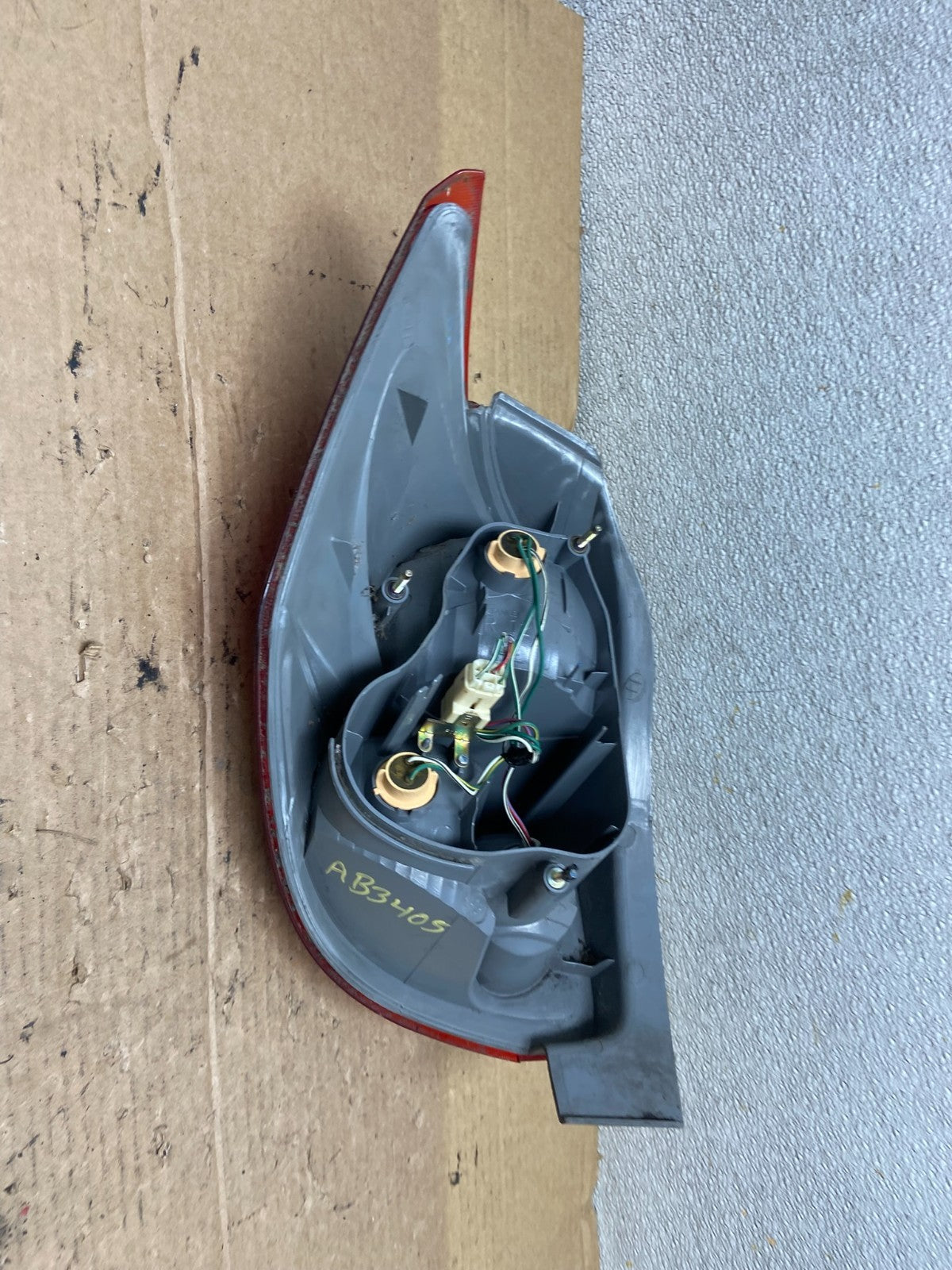 2003-2004 Toyota Matrix Right Passenger Rh Side Tail Light Oem AB3405 LK4