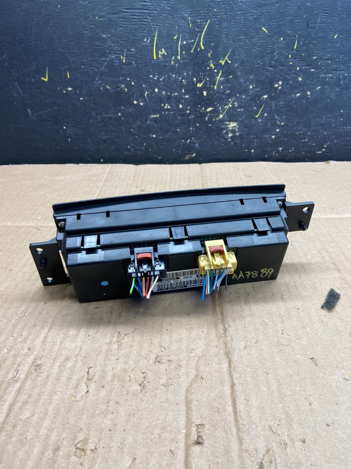 2004 - 2006 Chrysler Pacifica Heater AC Climate Temperature Control AA7889  DG4