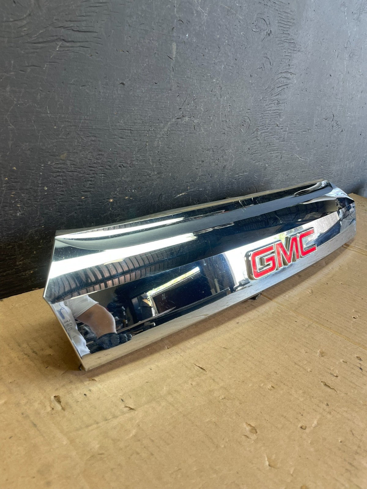2010-2015 Gmc Terrain Lift Gate Handle Trim with Back Up Camera Molding AD85692