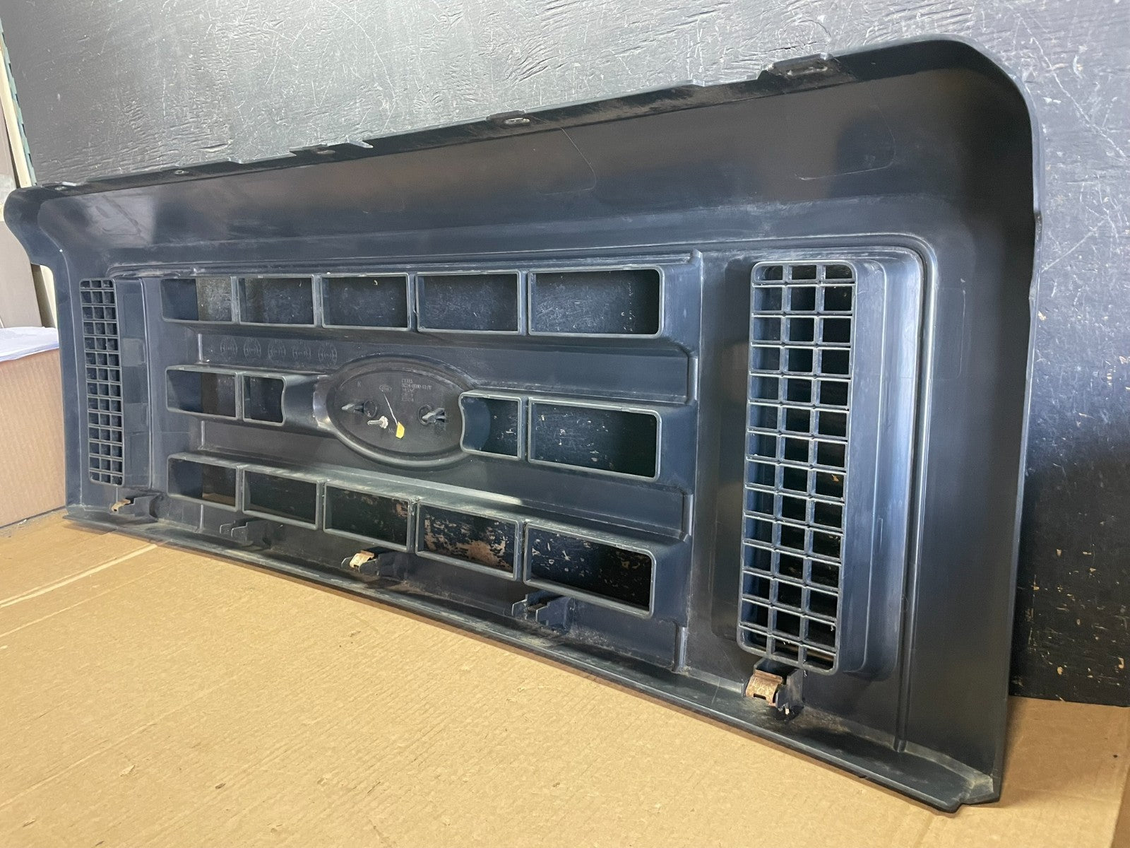 2008 to 2014 Ford Econoline E150 E250 Front Upper Chrome Grill Grille ab2992 DG5