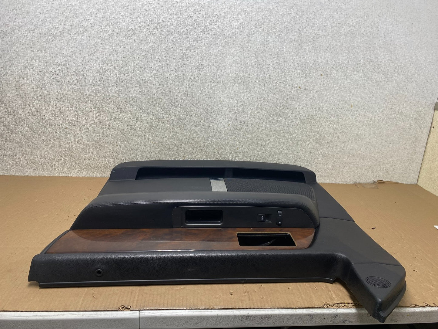 2007-2014 Lincoln Navigator Right Passenger Front Door Panel OEM S0849 DG5