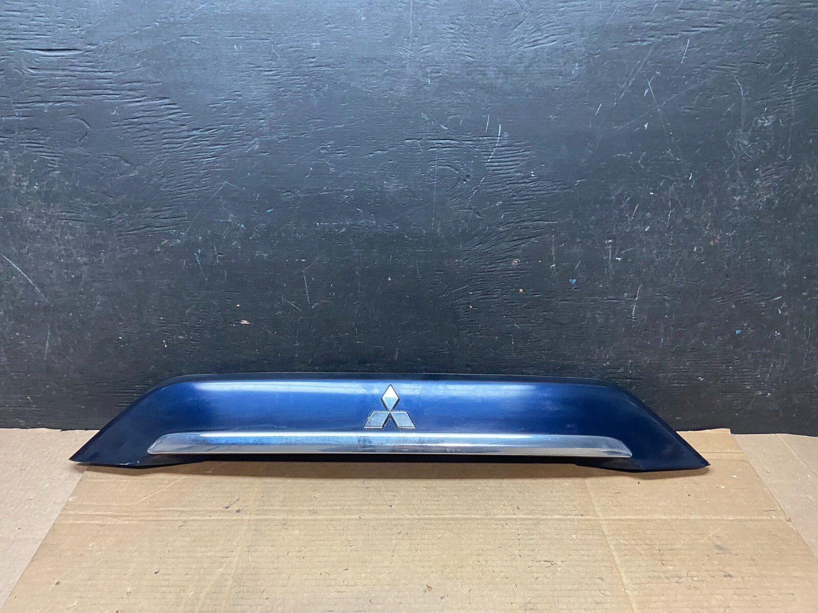 2007 to 2013 Mitsubishi Outlander Rear Hatch Tailgate Trim Molding OEM i3038 DG10