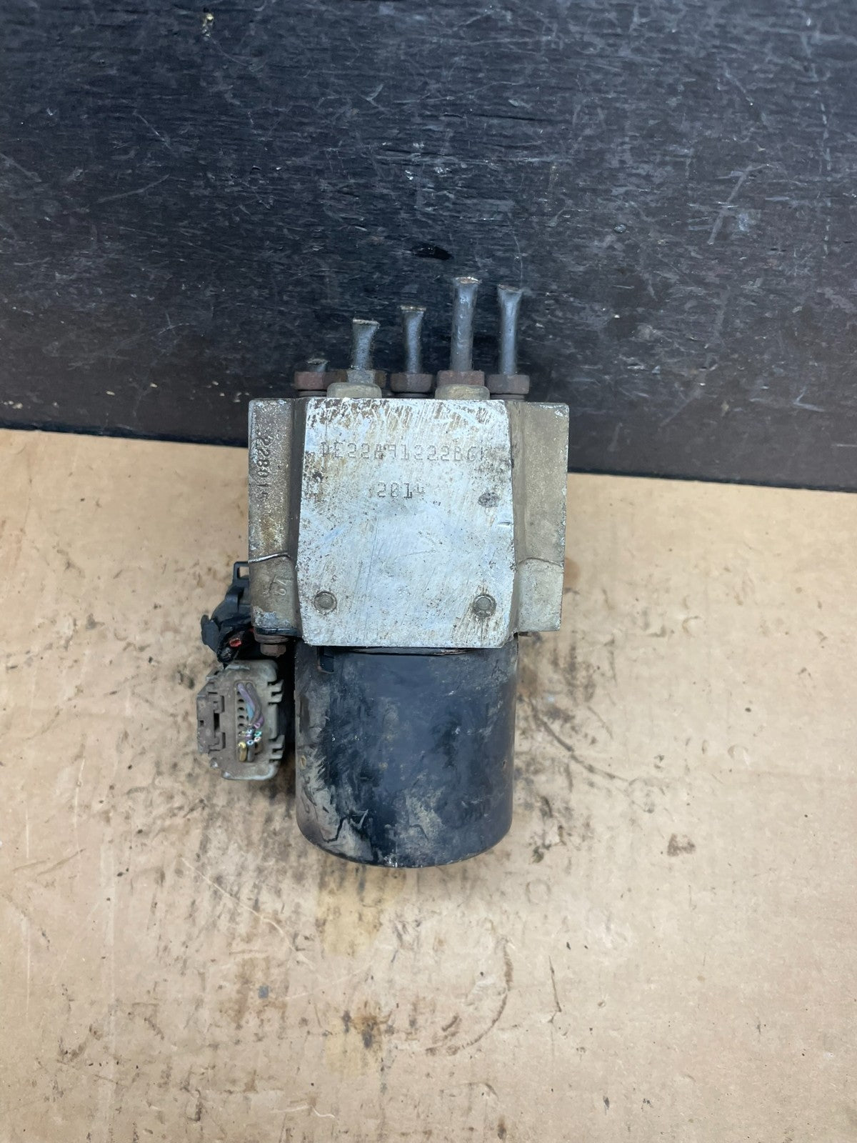 2004-2006 Chevrolet Express ABS Pump Control OEM 13567115 Module R4365 DG2