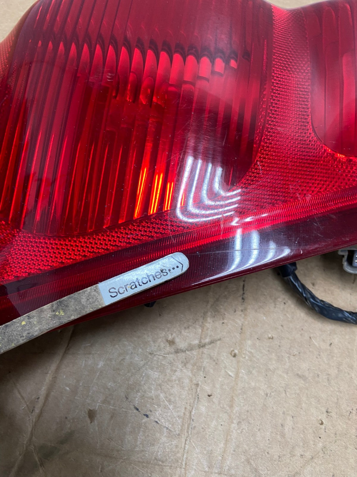2002 to 2006 Chevrolet Avalanche Left Driver LH Tail Light AD6165 LK3
