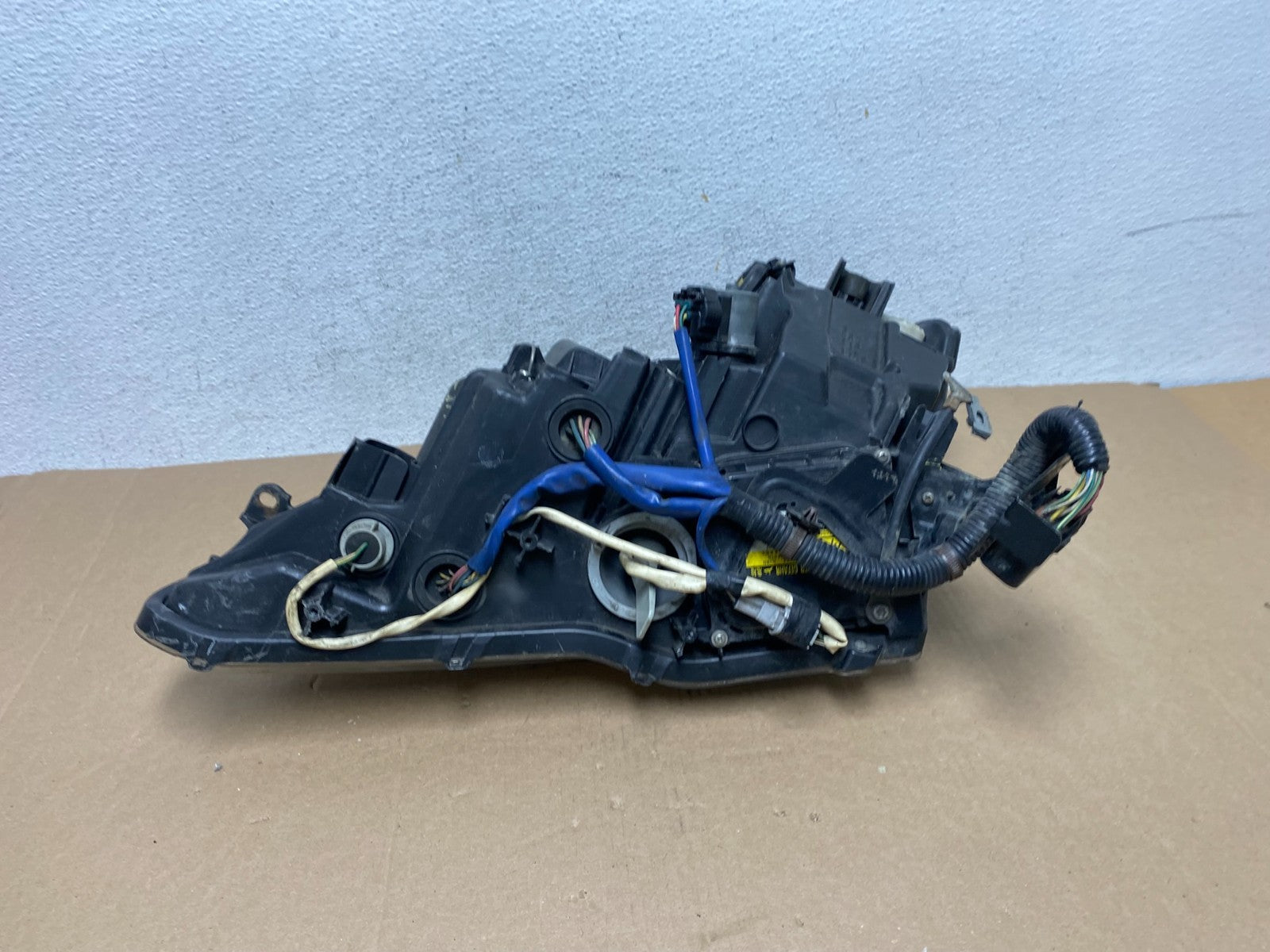 2006 - 2010 Lexus IS250 Right Passenger RH Side Xenon Headlight AD6412 DW9