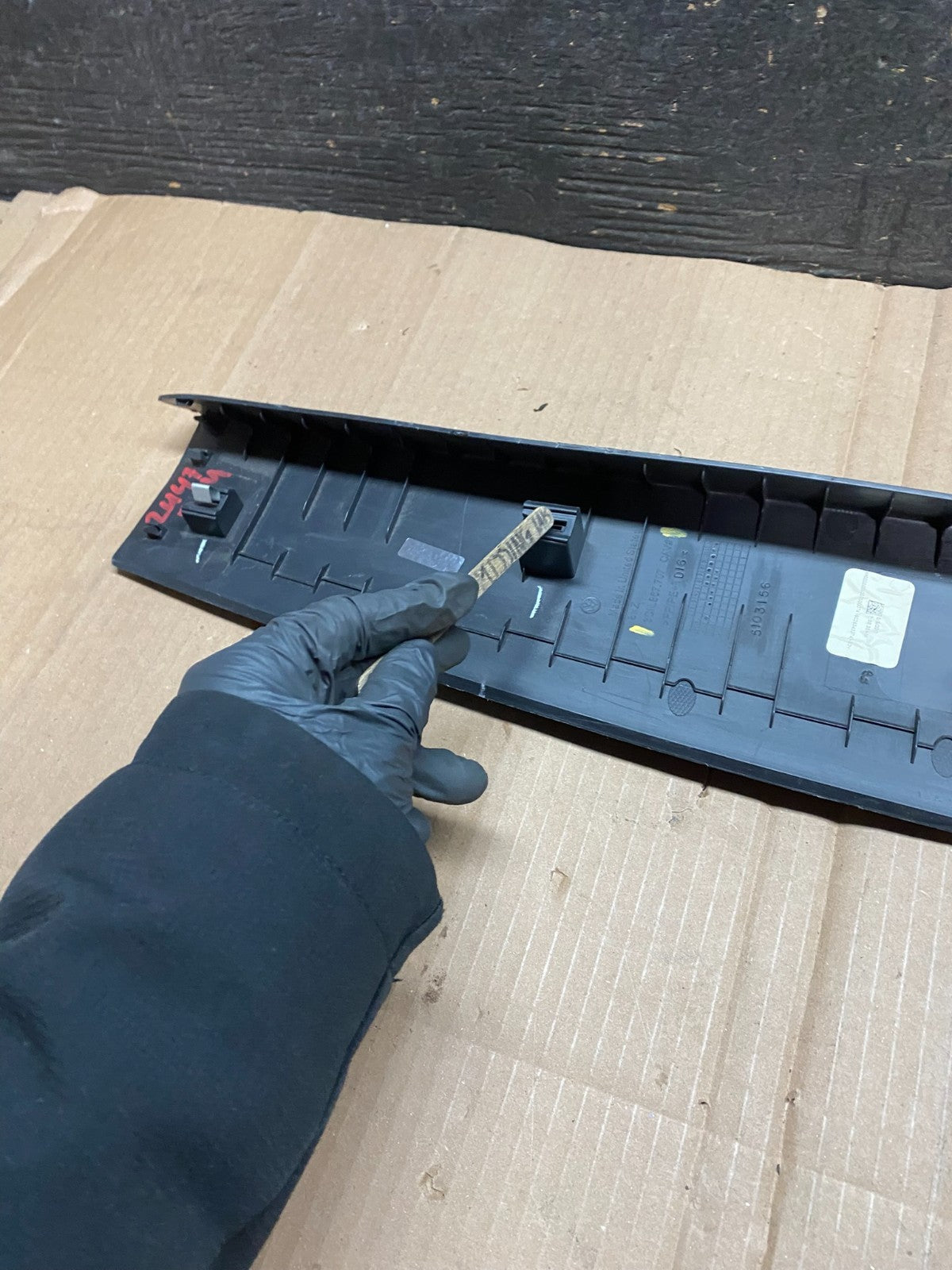2018-2022 Volkswagen Atlas OEM Upper Liftgate Trim Cover W4712 DG6