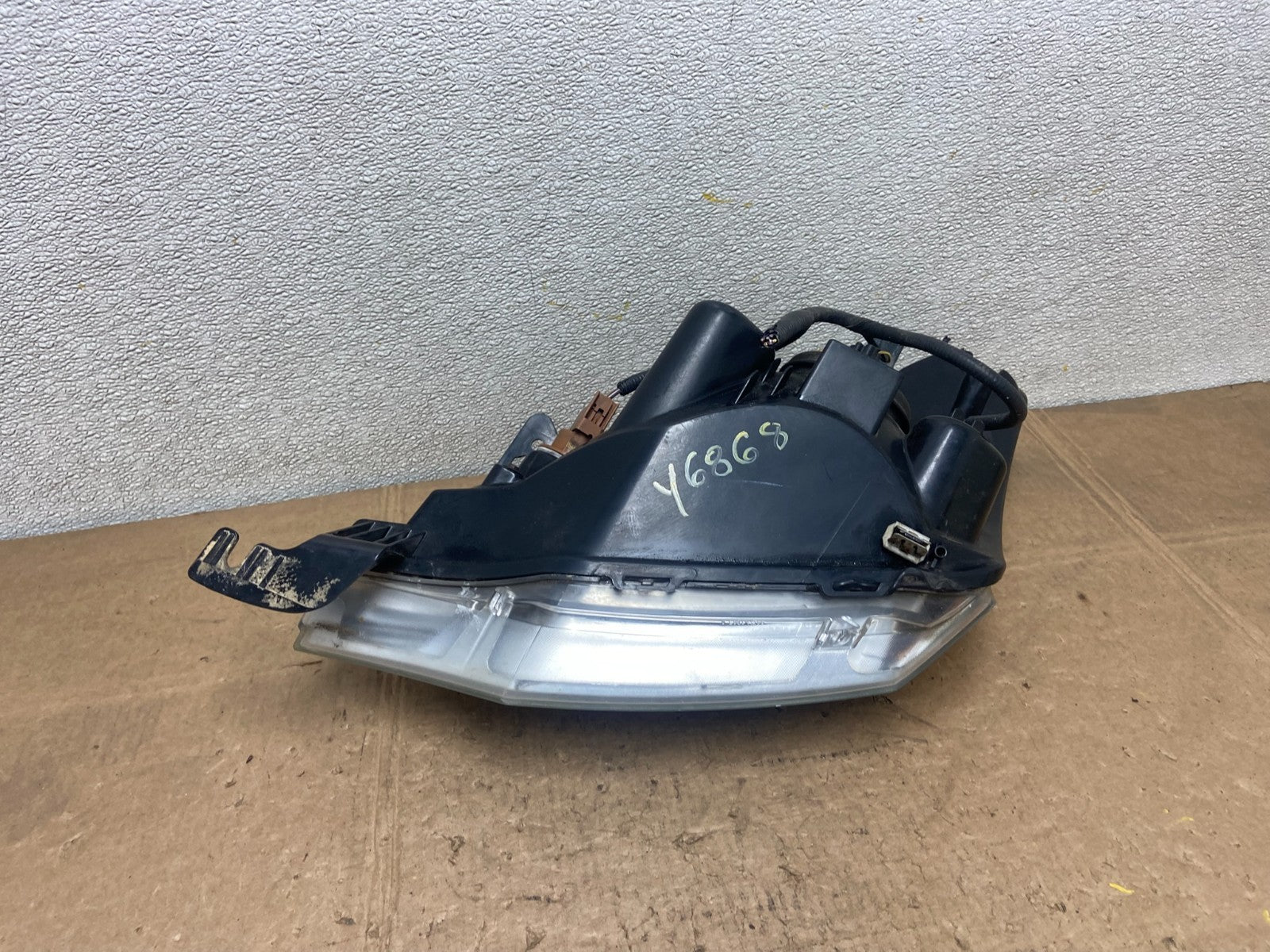 2008 2009 2010 2011 Ford Focus Right Passenger Rh Side Headlight Y6868 DW8