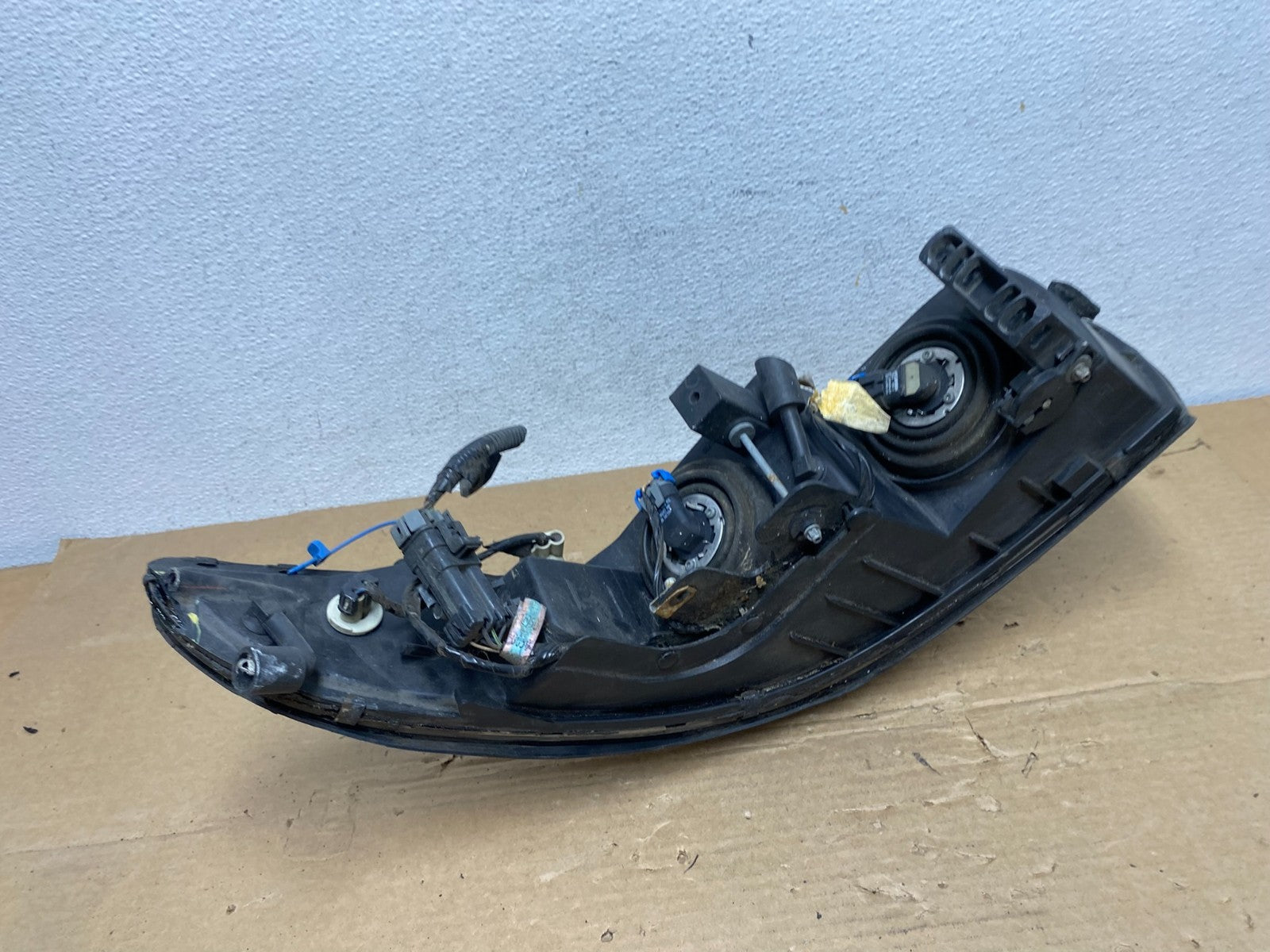 2000 to 2005 Buick Lesabre Headlight Right Passenger Side Halogen AD3981 DW6