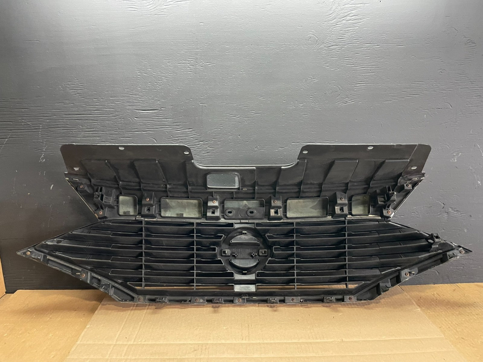 2011 to 2017 Nissan Quest Front Upper Grill Grille OEM ab7599 DG5