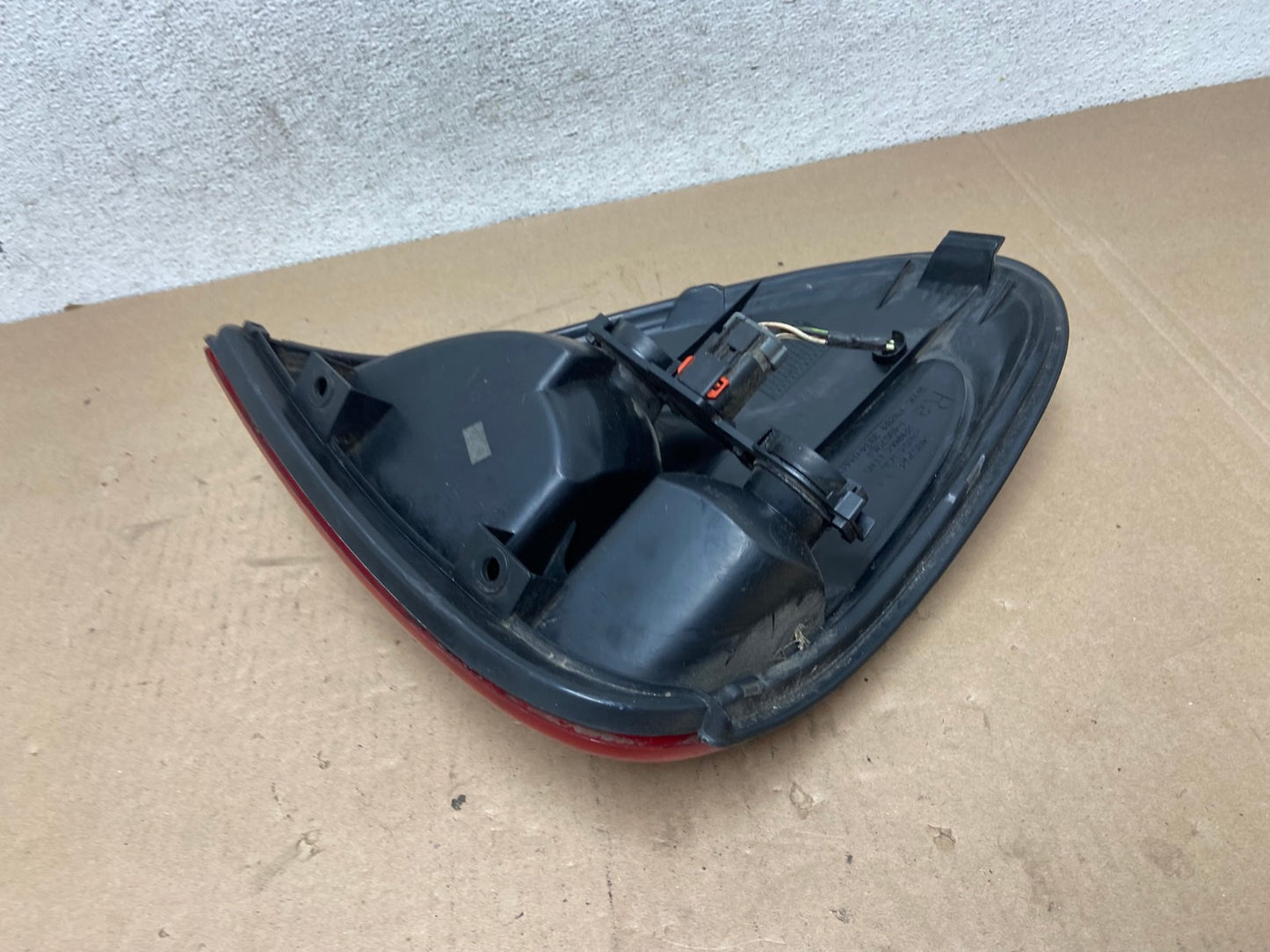 2004 - 2007 Dodge Grand Caravan Right Passenger Side Tail Light AG4622 LK6