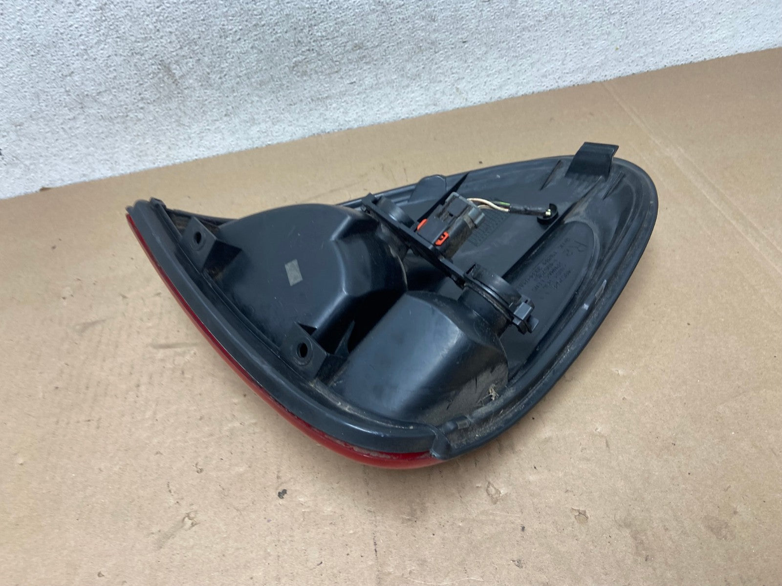 2004 - 2007 Dodge Grand Caravan Right Passenger Side Tail Light AG4622 LK6