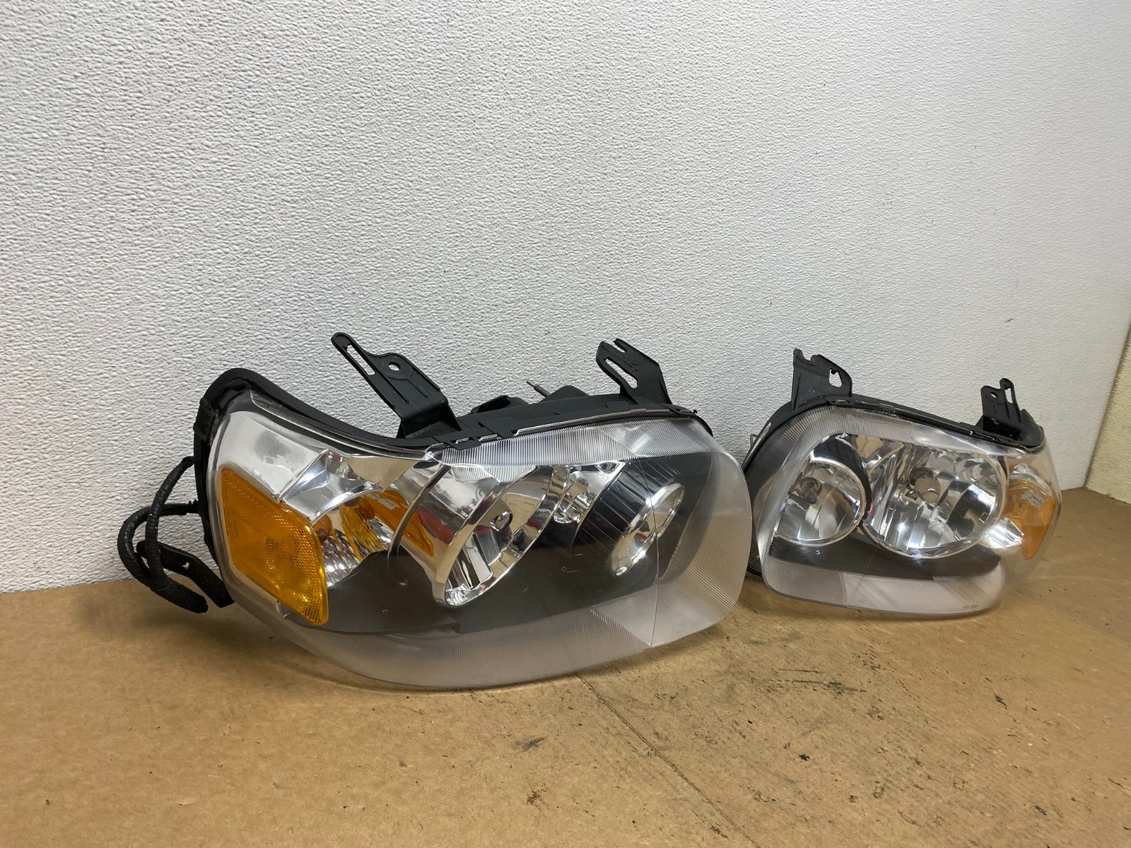 2005 - 2007 Ford Escape Headlights Left+Right Halogen AC3549 DW2
