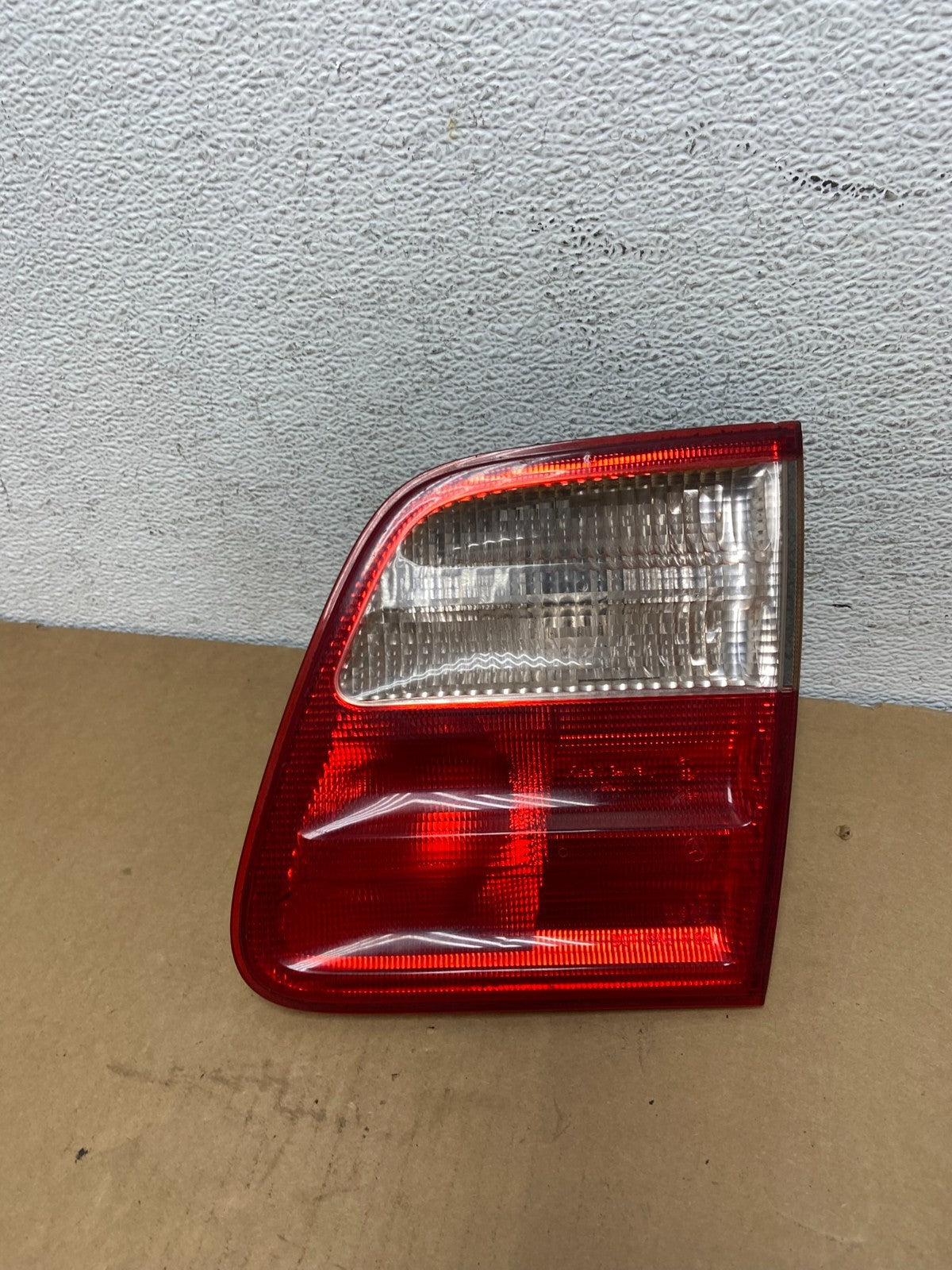 2000-2002 Mercedes-Benz E-Class E320 Wagon Right Inner Tail Light AD2617 DW0