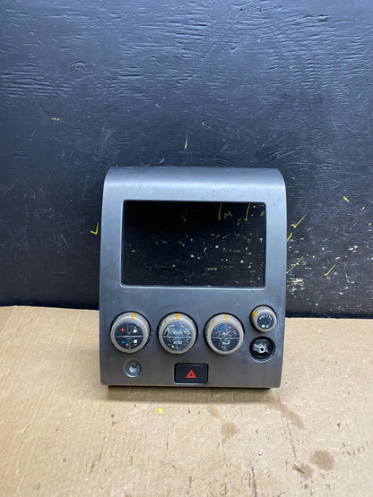 2004 - 2007 Nissan Titan Armada Radio r Climate Control Bezel Trim OEM z4520 DG0