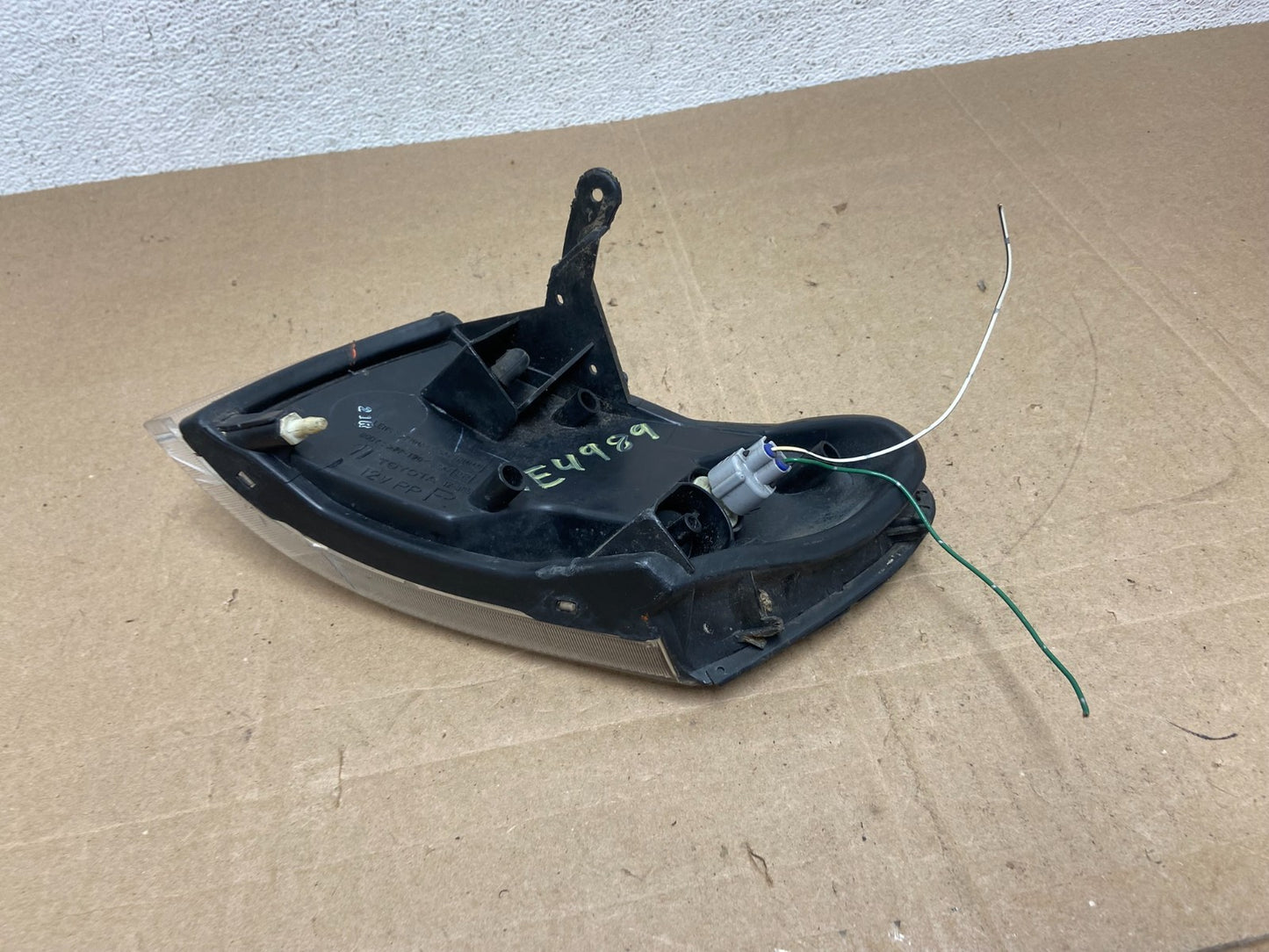 1993 to 1997 Toyota Corolla Right Passenger Corner Marker Turn Signal AE4989 DW5