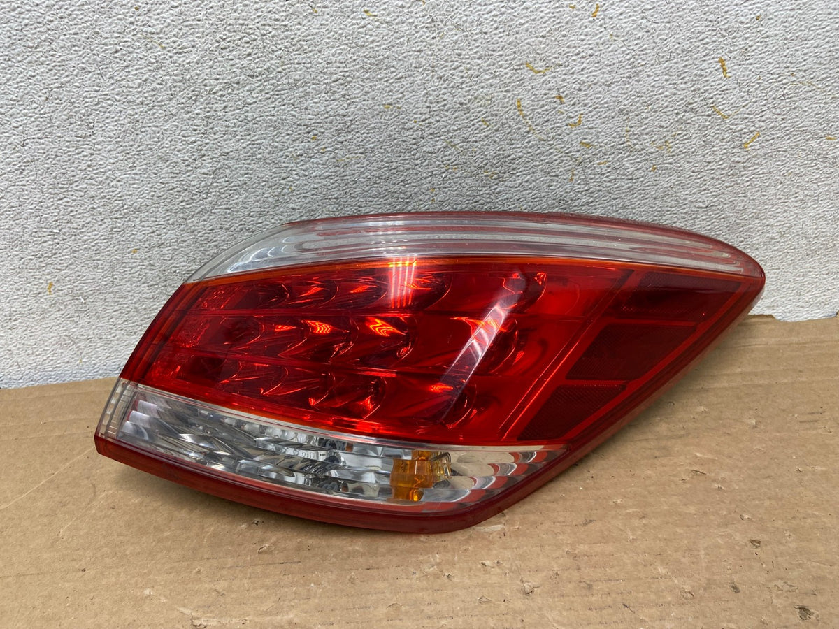 2011 - 2014 Nissan Murano Right Passenger Side RH Tail Light AH8471 LK0