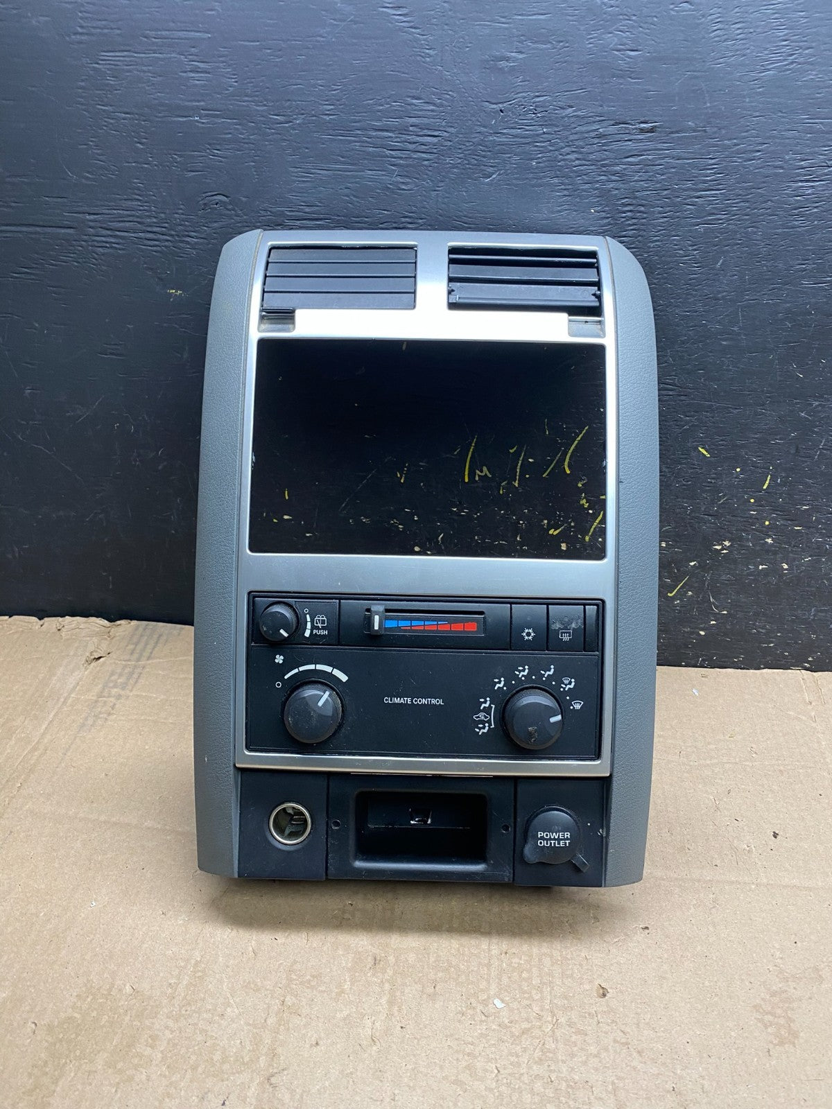 2005-2009 Dodge Durango Heat AC Climate Temperature Control Radio Bezel z0040 DG0