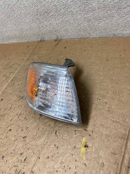 2000 - 2001 Toyota Camry Front Right Passenger RH Turn Signal Oem AA35601