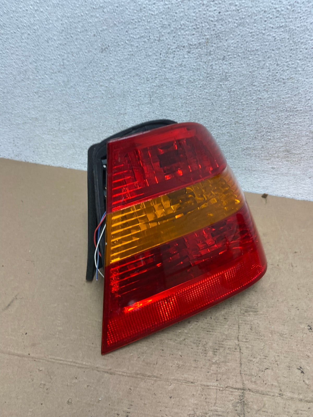 2002 - 2005 BMW 3 E46 Series Right Passenger RH Side Tail Light AF4927 LK2