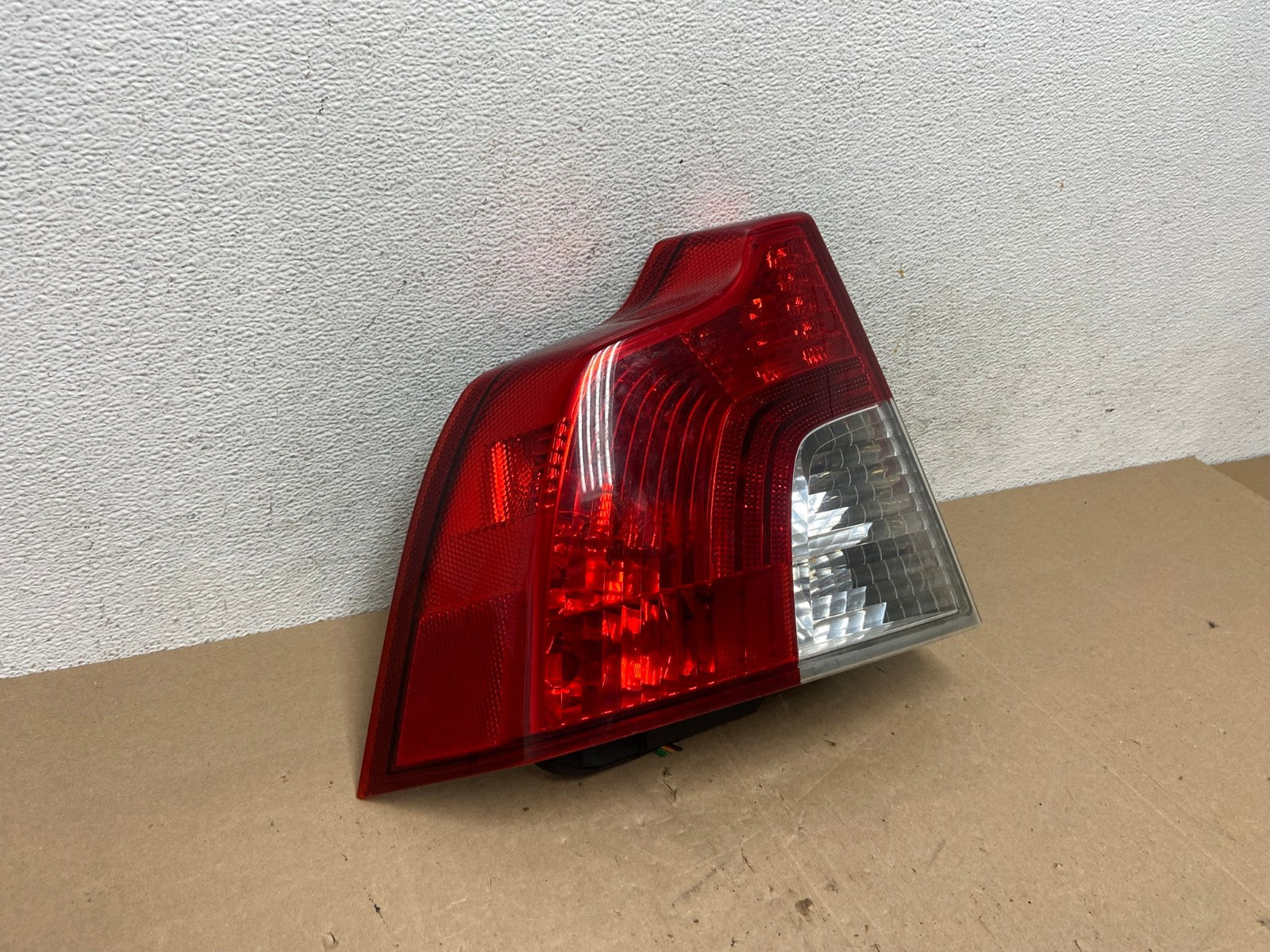 2008 to 2011 Volvo S40 Left Driver LH Side Tail Light AE5069 LK2