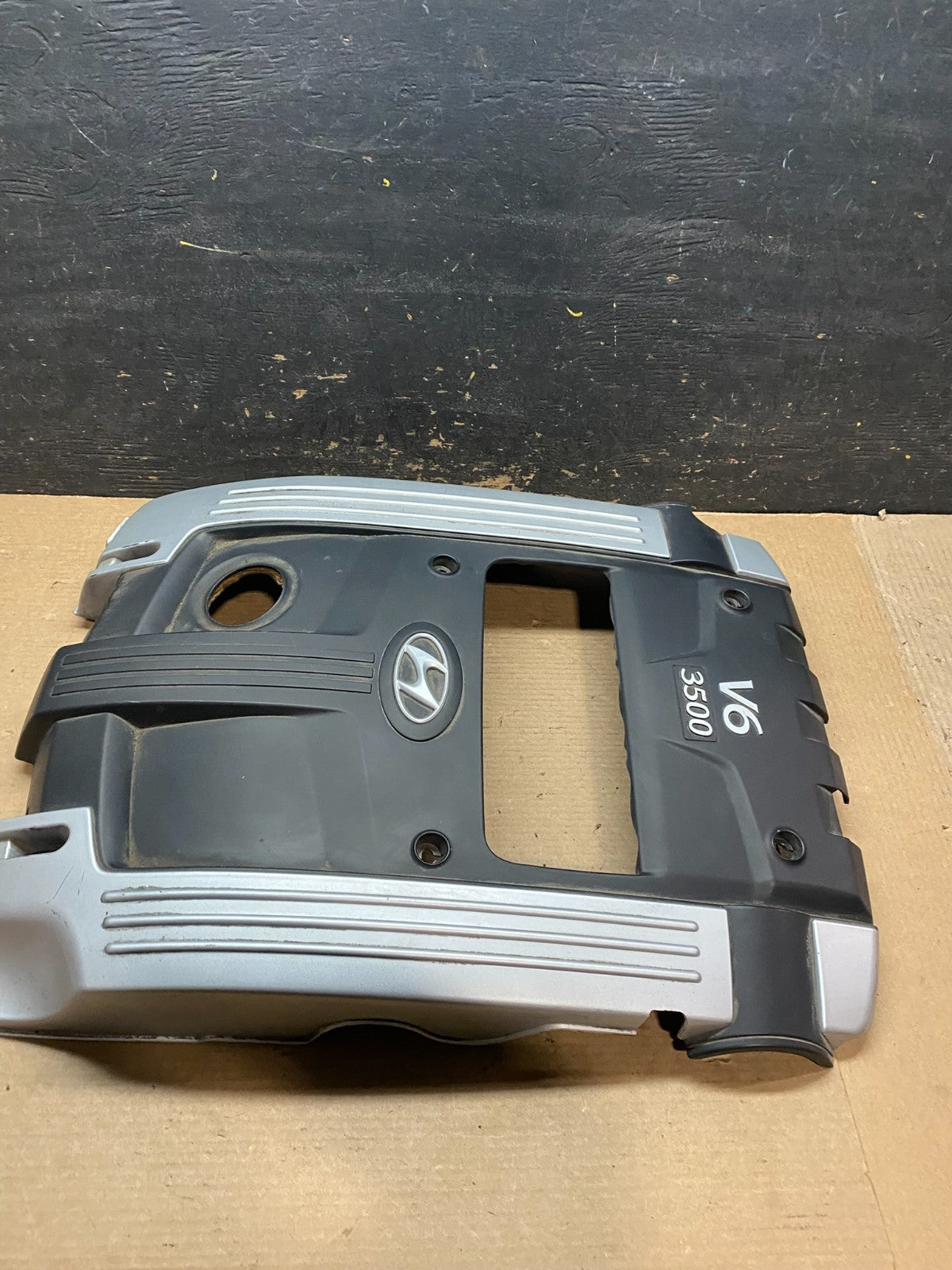 2001 to 2005 Hyundai XG350 V6 Engine Motor Cover V7042 DG2