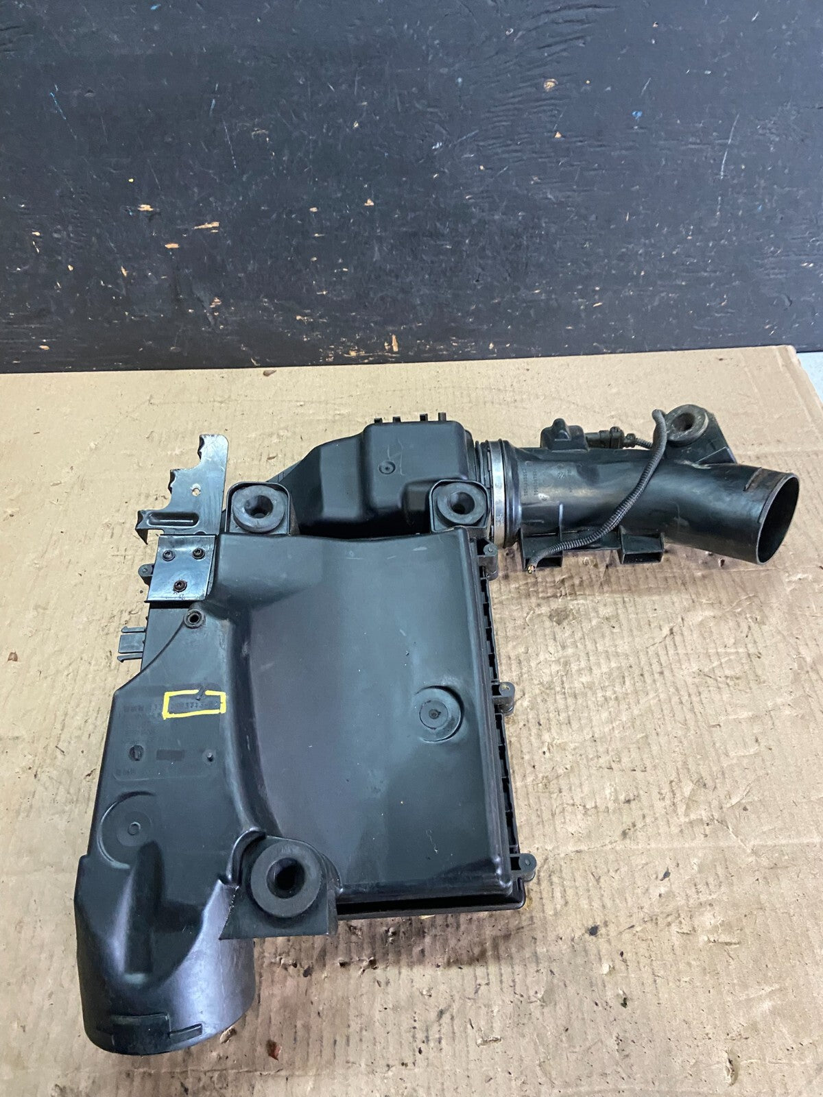 2007 to 2010 BMW X5 Air Intake Cleaner Filter Housing Box OEM O0618 DG6
